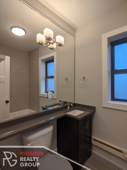 Building Photo - 709 W Brompton Ave
