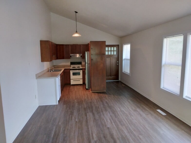 Building Photo - 915 Garfield Ave