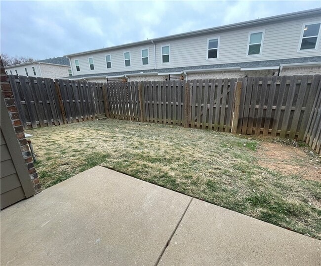 Building Photo - 2814 Vly W Ct