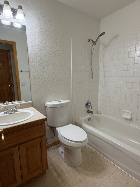 Building Photo - 1112 Meadow Oaks Dr