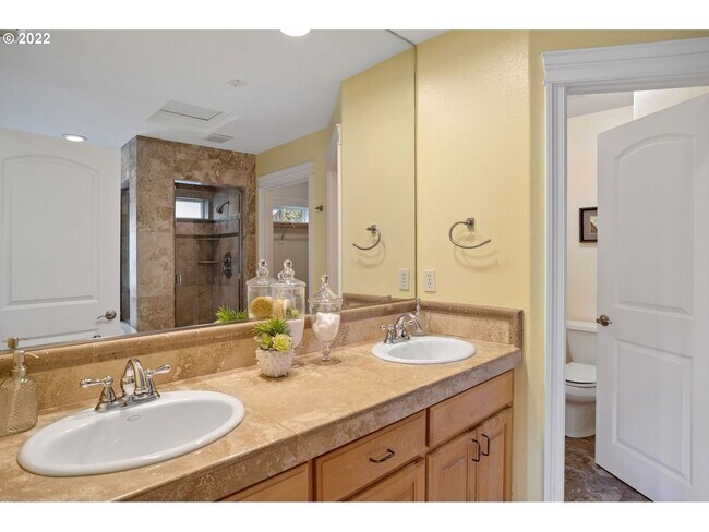 Building Photo - Bright & Beautiful Forest Heights Home with Gourmet Kitchen, Bonus Space & Private Cul-de-Sac Set...