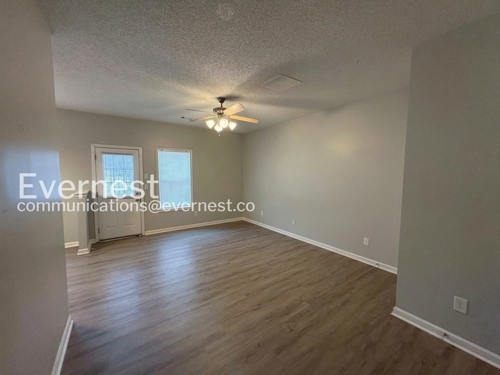 Building Photo - 8665 Thomas Rd