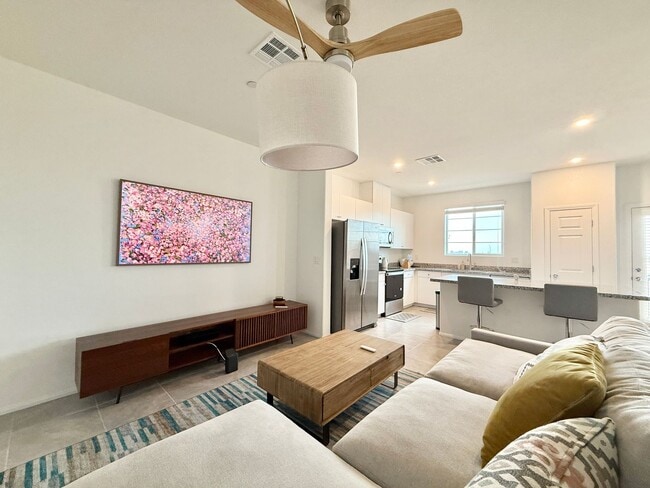 Building Photo - Beautiful 3bd/3bath home