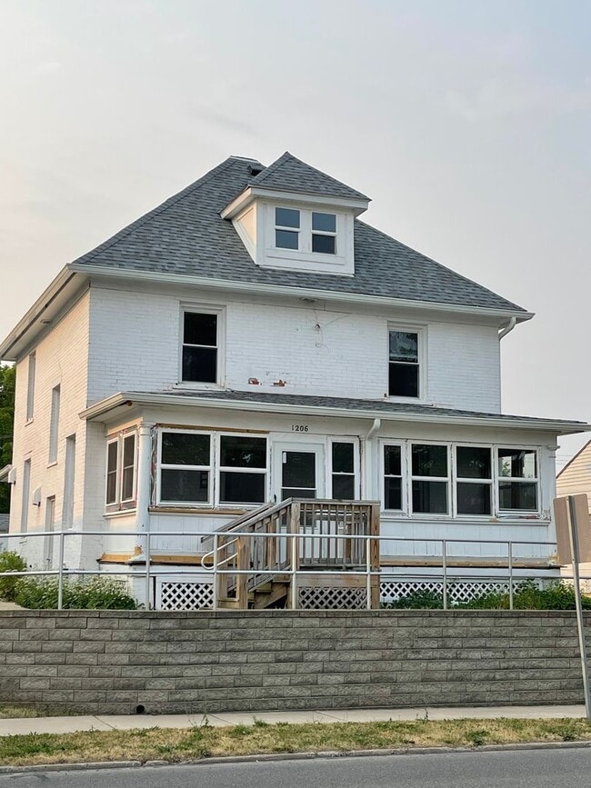 Building Photo - College Avenue, West-1206