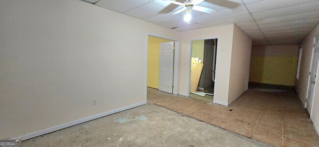 Building Photo - 610 James Ridge Dr