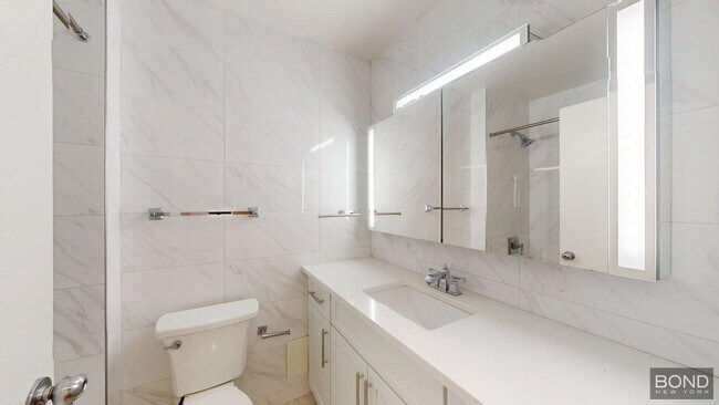 Building Photo - 247 W 87th St