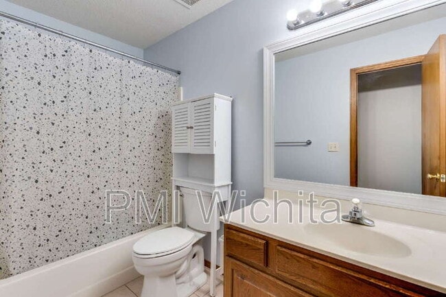 Building Photo - 6514 W Briarwood Ave
