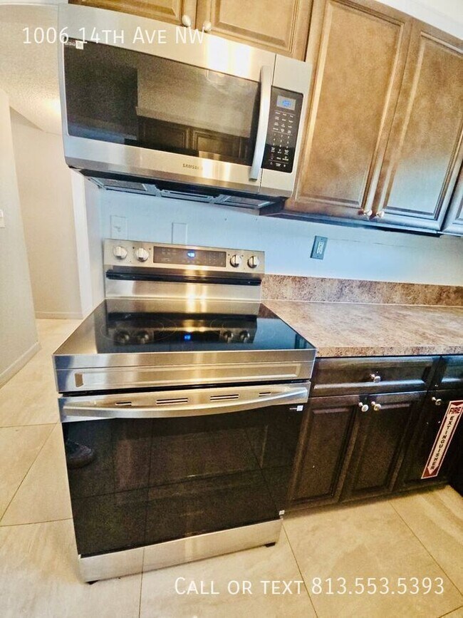 Building Photo - 1006 14th Ave NW