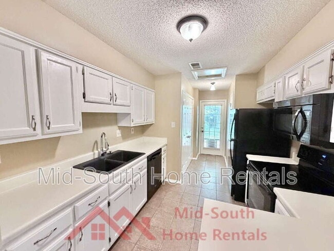 Building Photo - 8339 Honey Dew Cove