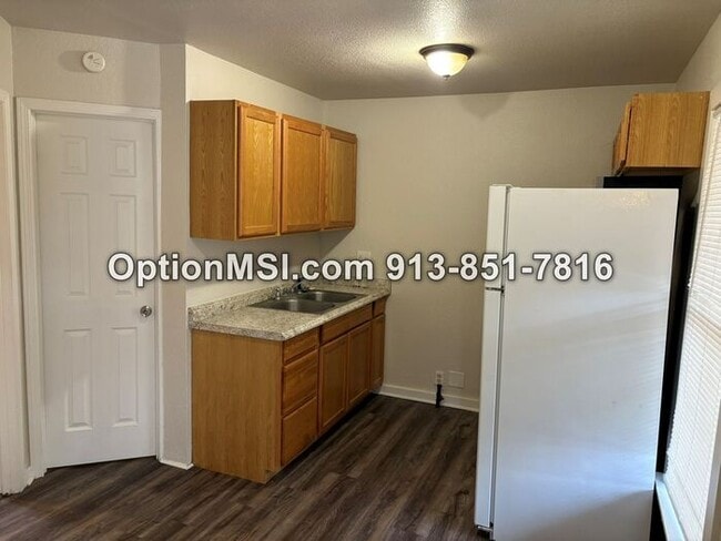 Primary Photo - Freshly updated half-duplex