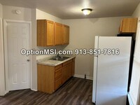 Building Photo - Freshly updated half-duplex