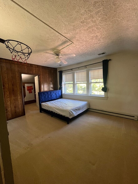 Building Photo - 910 Cedar Creek Grade