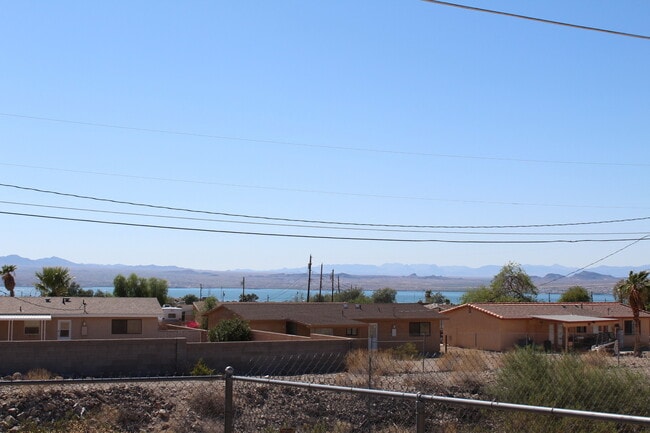Building Photo - 3 Bed 1 Bath Home w/ 1 Car Garage and Larg...