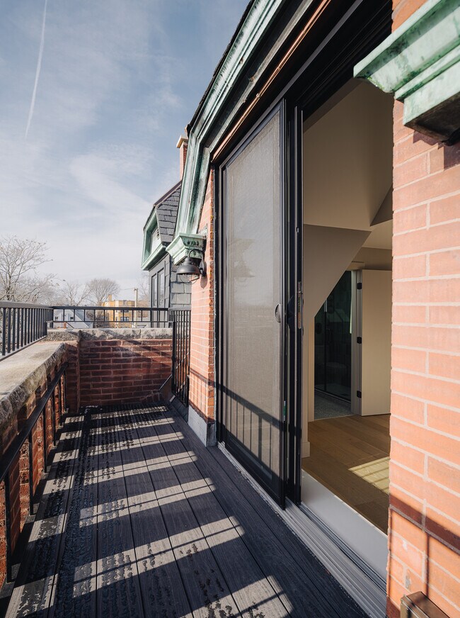 Building Photo - 2228 N Kedzie Blvd