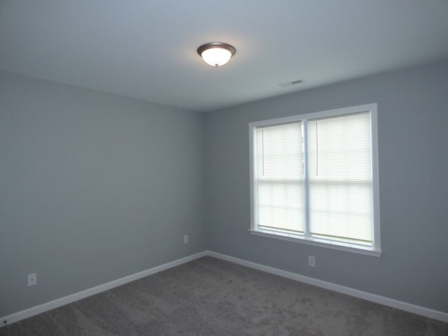 Building Photo - 3 Bedroom/2 Bath One Story House