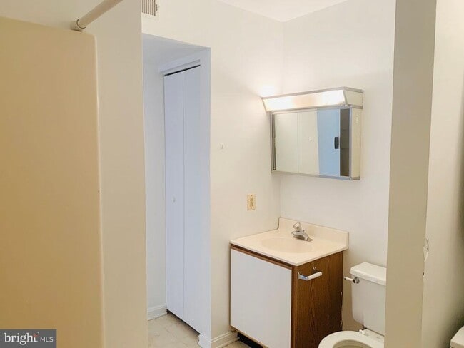 Building Photo - 200 Chesterfield Ln