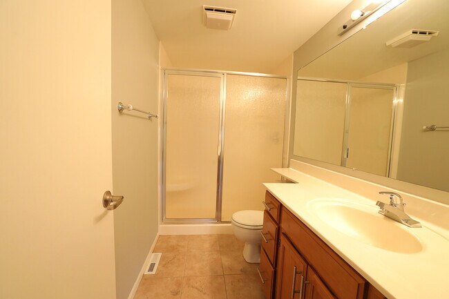 Building Photo - 231 University Ln