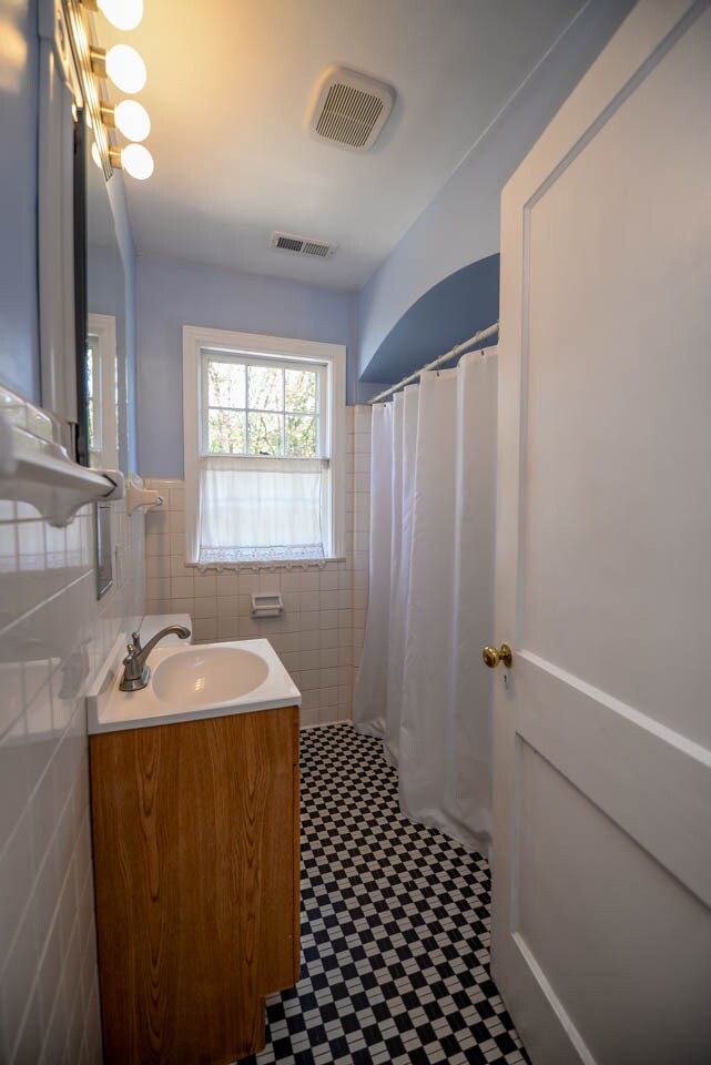 Building Photo - 3590 Shirlwood Ave