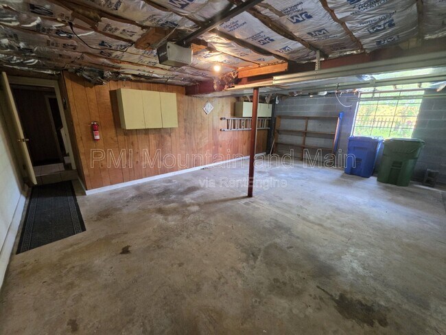 Building Photo - 15 Ginell Cir