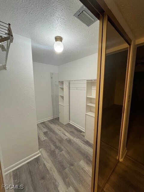 Building Photo - 12498 Riverside Dr