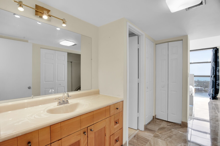 Bathroom - 3701 N Country Club Dr
