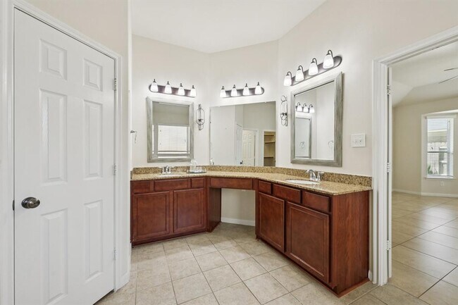 Building Photo - 28623 Hunters Shore Dr
