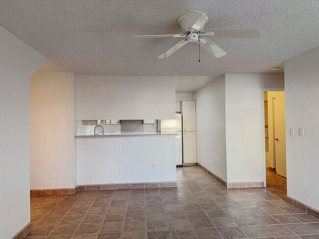 Building Photo - Kulana Knolls 1 bedroom townhome with TWO parking