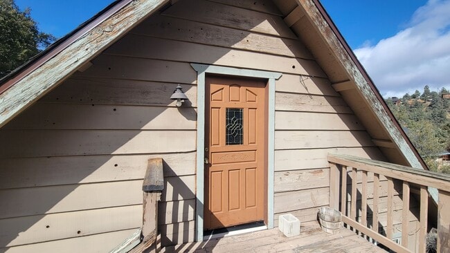 Building Photo - 2028 Linden Dr