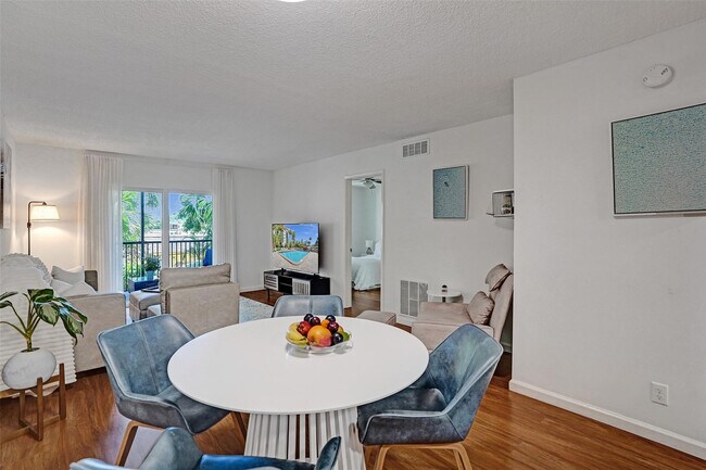 Building Photo - 2350 NE 14th Street Causeway