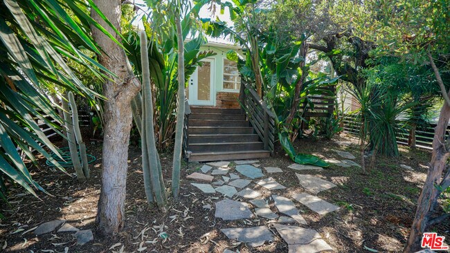 Building Photo - 6632 W 87th St