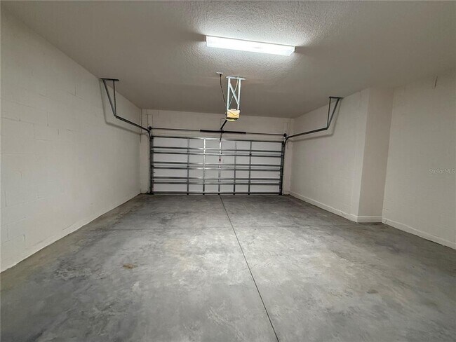 Building Photo - 14496 Crestavista Ave