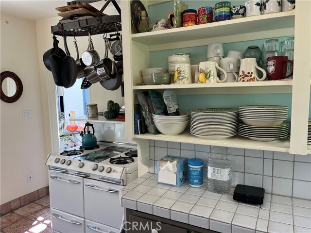 Building Photo - 845 Temple Hills Dr