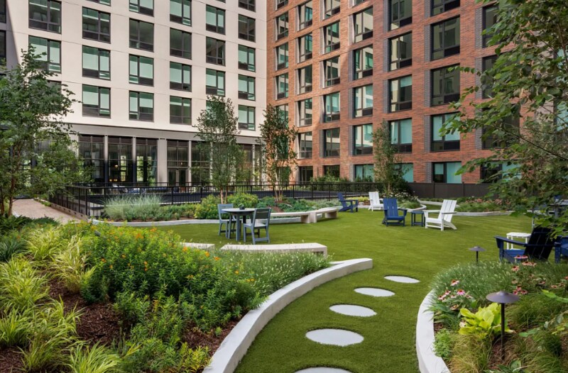 Building Photo - 405 W 206th St