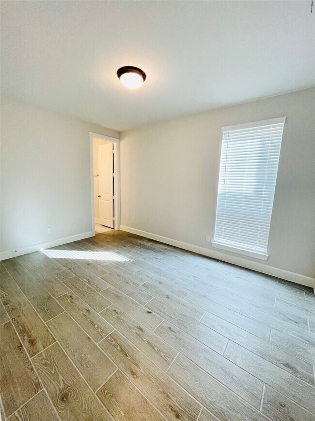 Building Photo - 596 Santa Rosa Hls Dr