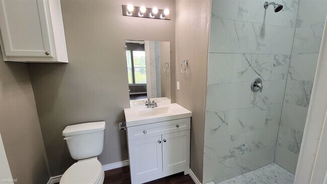 Building Photo - 3 br, 2 bath House - 2727 6th Street