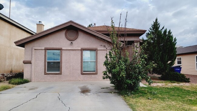 Building Photo - Charming 4 bedroom, 3 bath home in West Side El Paso!