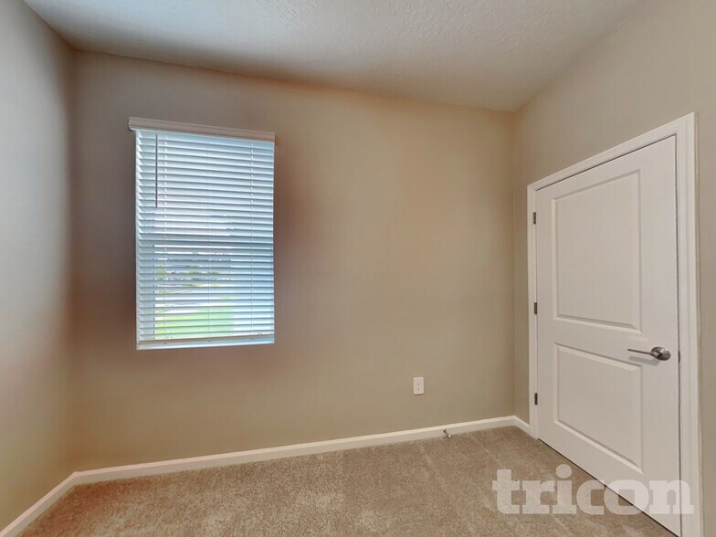 Building Photo - 734 Squire Ave