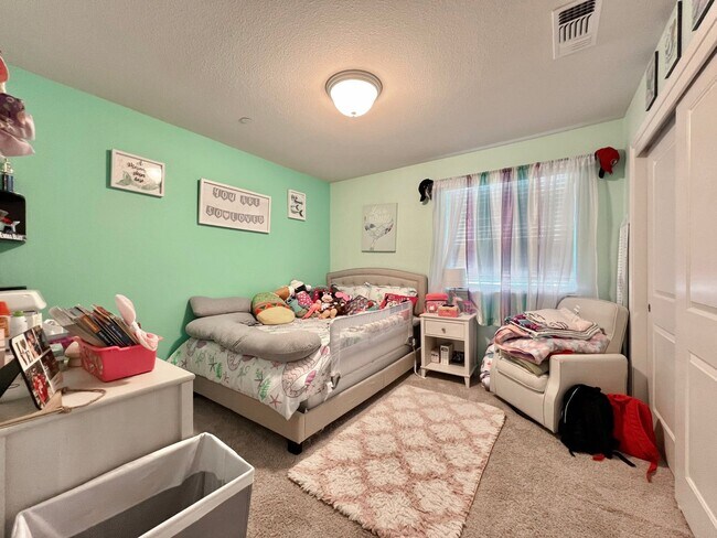 Building Photo - Perfect Family Home in Hollister