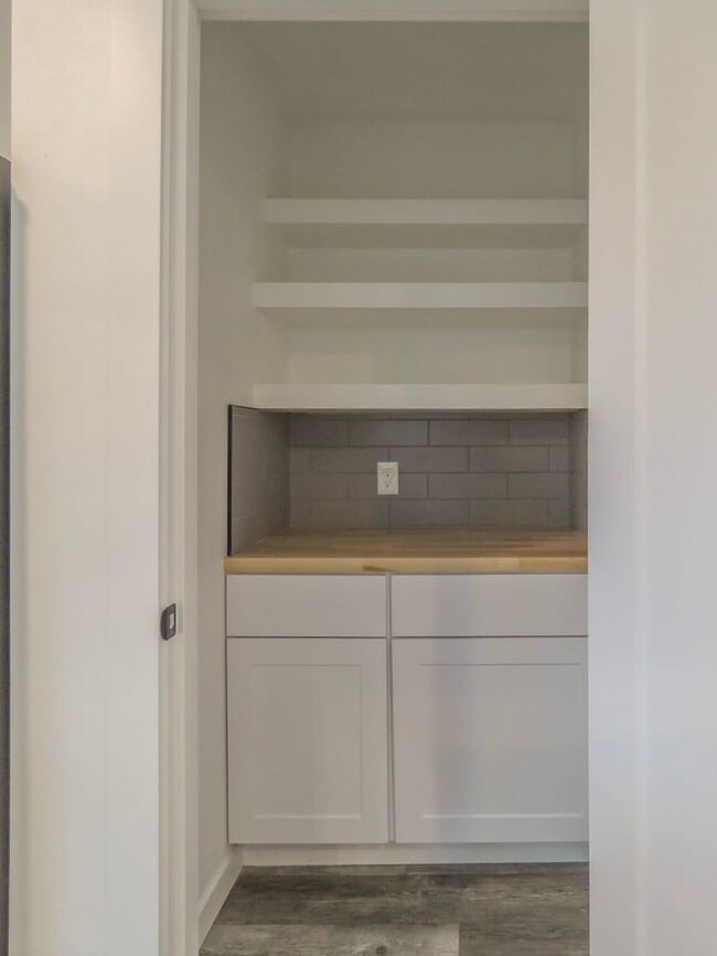 Building Photo - Newberg- 3 bedroom Duplex Available Soon - Schedule tour now !