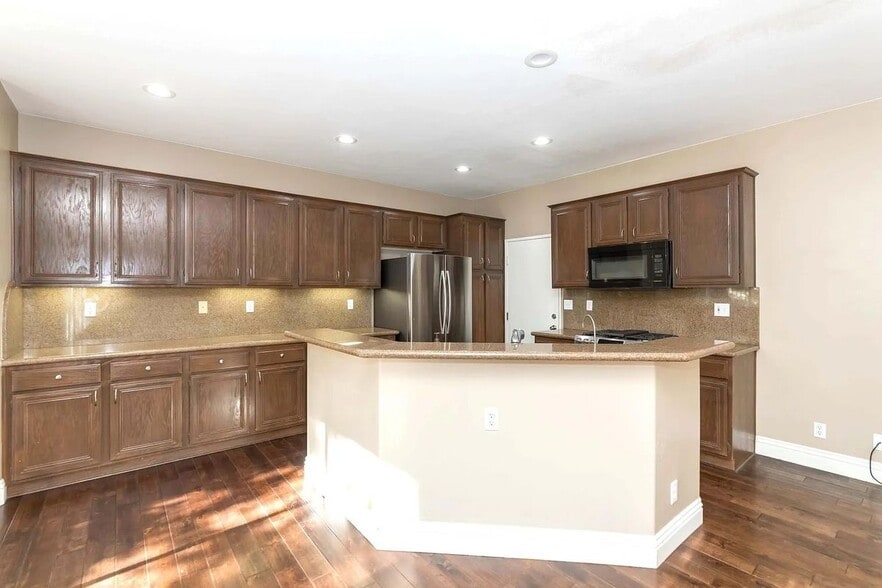 Building Photo - 8704 E Wiley Way