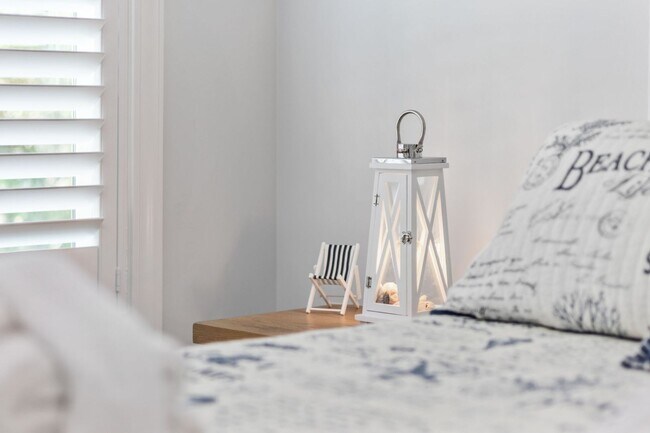 Building Photo - Gorgeous Custom Home Available for Snowbir...