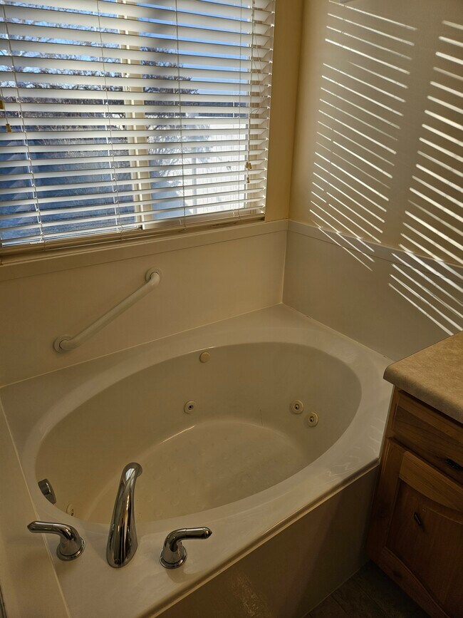 Building Photo - 1023 W Boston Ct