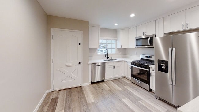 Building Photo - 6BD/2BA on Ewing!