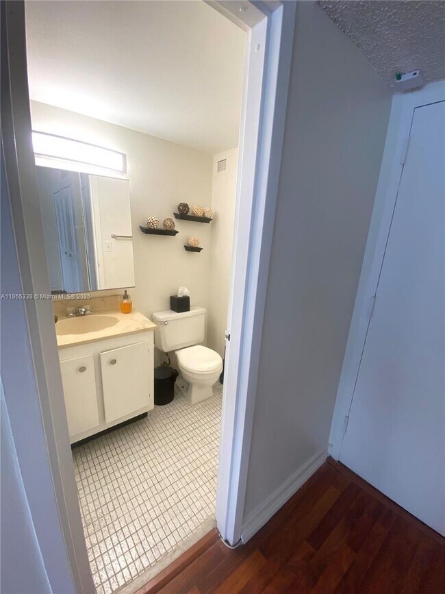 Building Photo - 16909 N Bay Rd