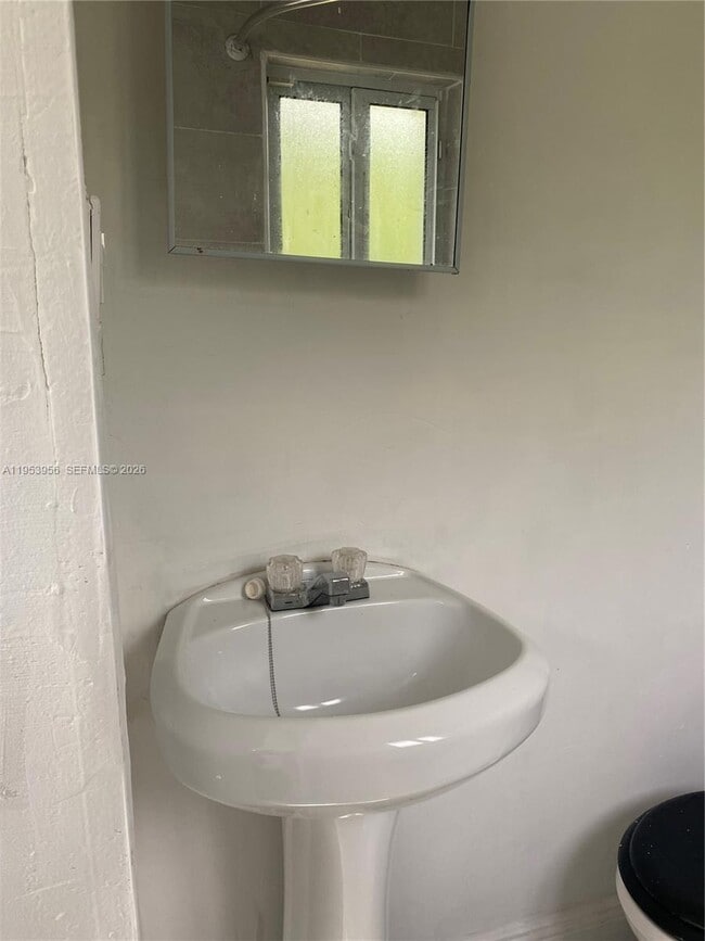 Building Photo - 1742 Ali Baba Ave