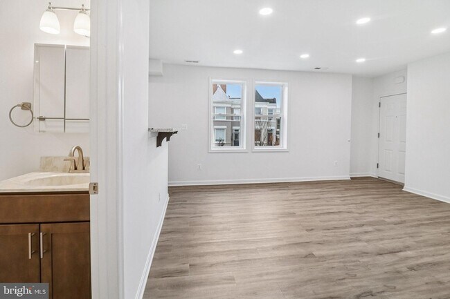 Building Photo - 303 Seaton Pl NE