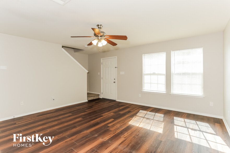 Building Photo - 6118 Veranda Way