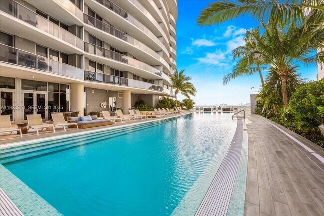 Building Photo - 488 NE 18th St