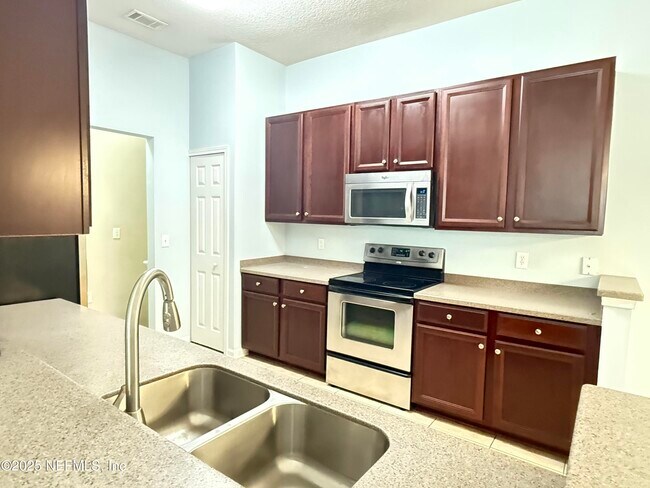 Building Photo - 13832 Herons Landing Way