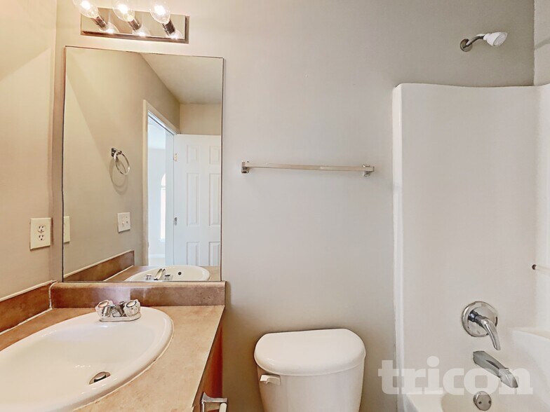 Building Photo - 205 Oak Terrace Dr